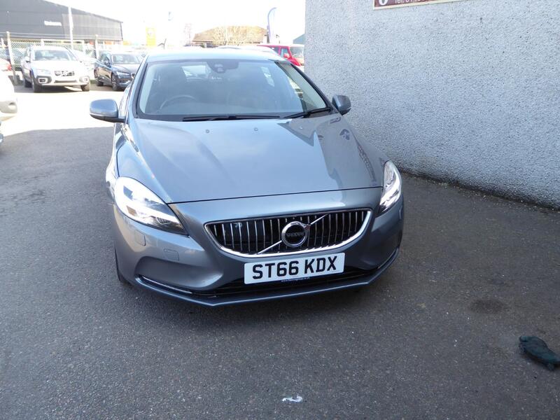 View VOLVO V40 2.0 Inscription D3
