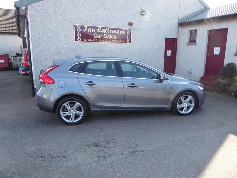View VOLVO V40 2.0 Inscription D3