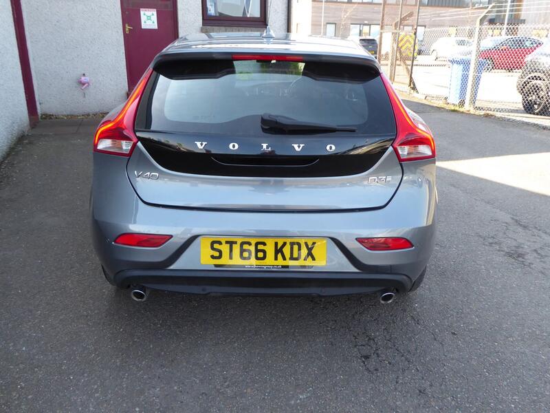 View VOLVO V40 2.0 Inscription D3
