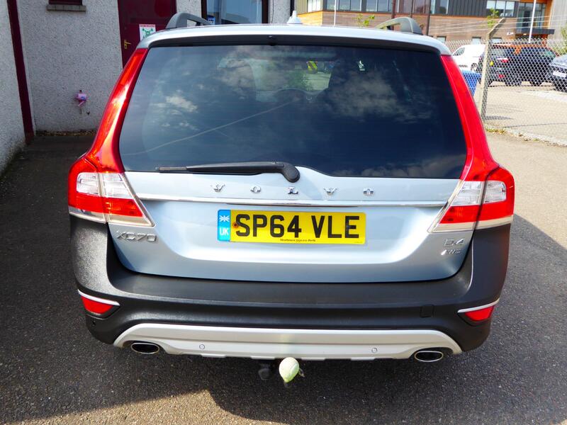View VOLVO XC70 2.4 D4 SE Lux